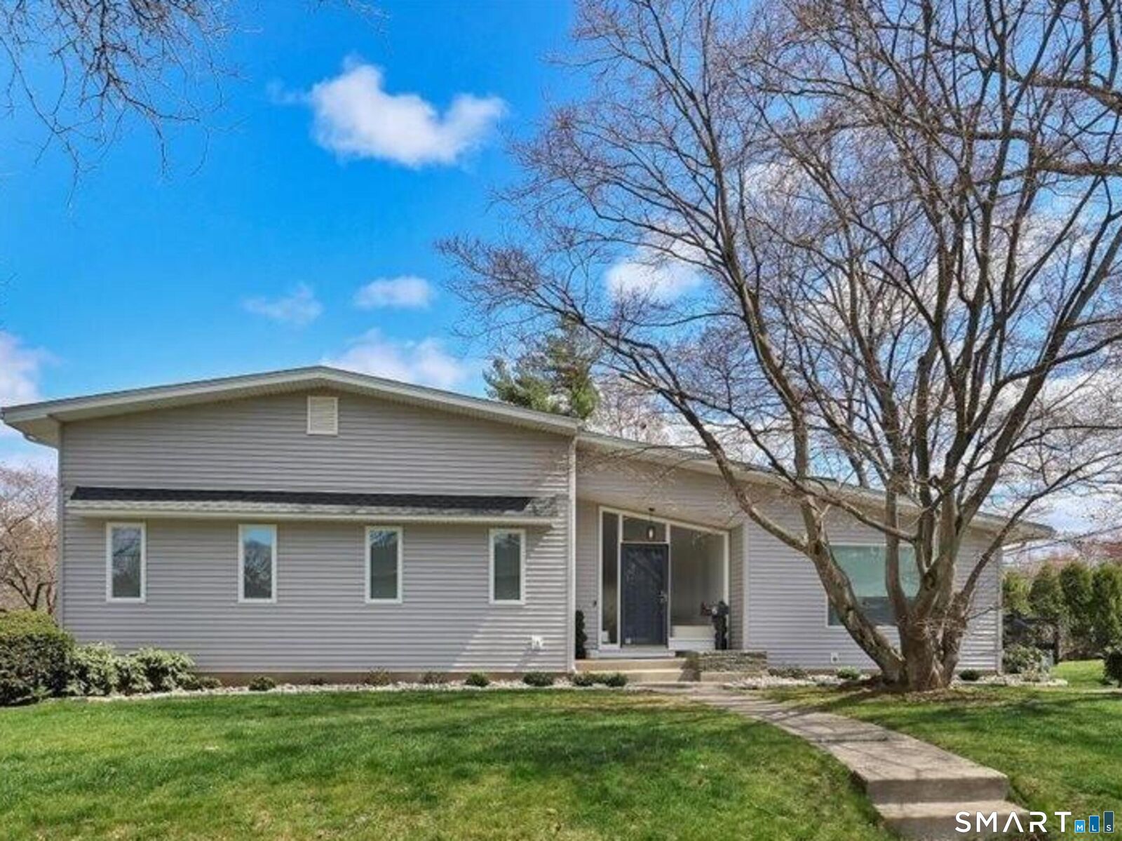 Property Photo:  2 Cascade Road  CT 06117 