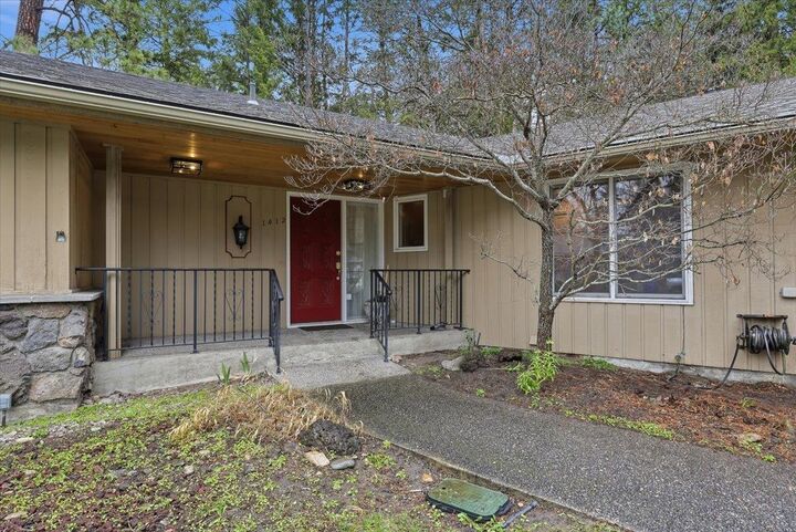 Property Photo:  1412 W Crestwood Ct  WA 99218 