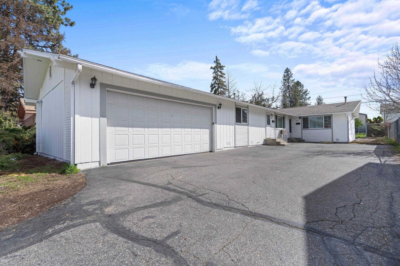 Property Photo:  3142 E 31st Ave 3144 E 31st Ave  WA 99223 