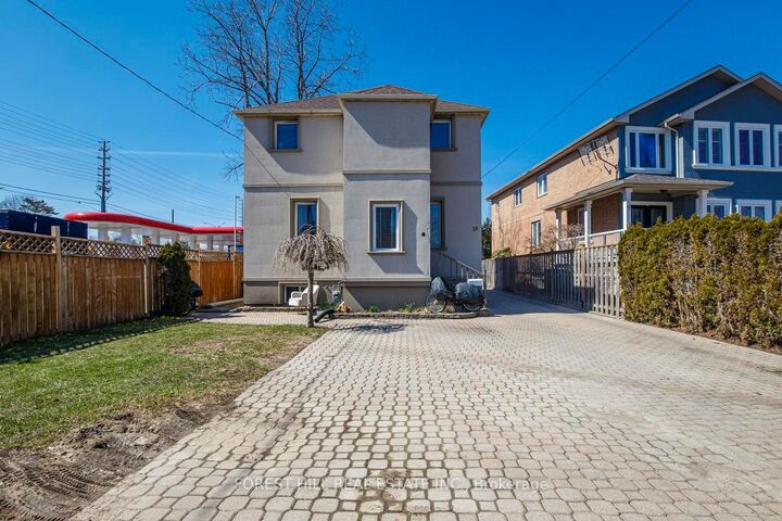 Property Photo:  19 Troy Street  ON L5G 1S6 