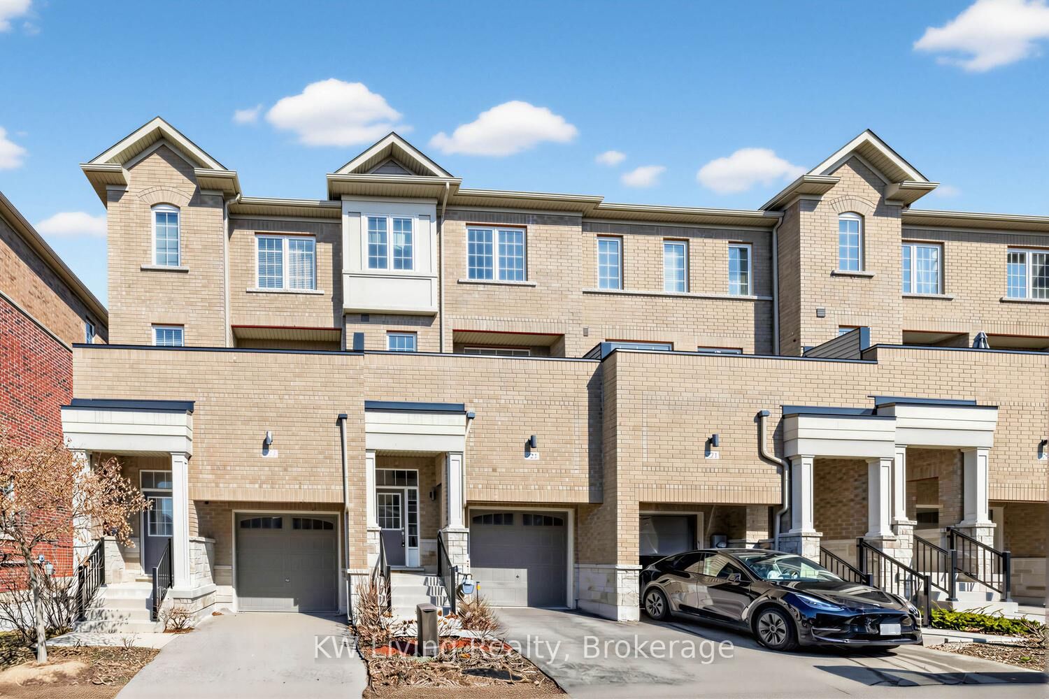 Property Photo: 225 Harding Park Street ON L3Y 0E3