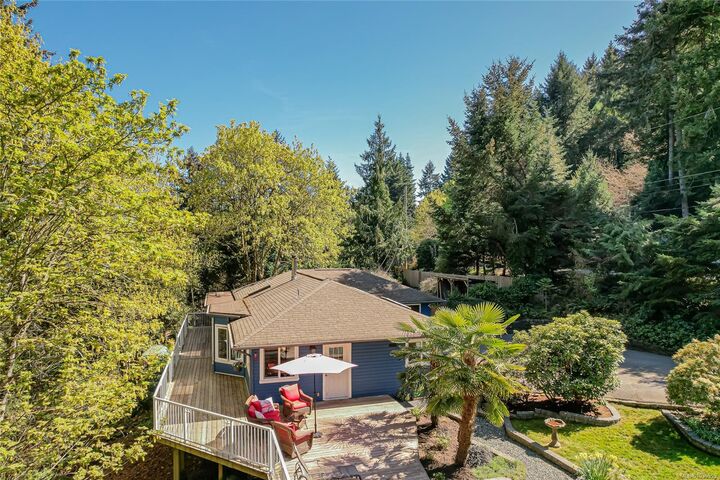 Property Photo: 170 Woodland Dr BC V8K 1K2