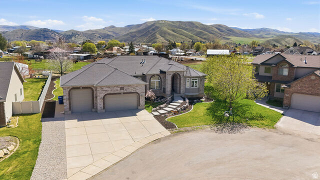 Property Photo: 407 W Larkspur Ln UT 84050