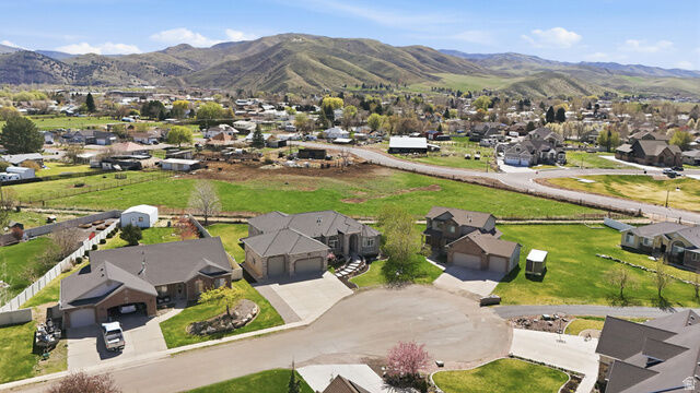 Property Photo: 407 W Larkspur Ln UT 84050