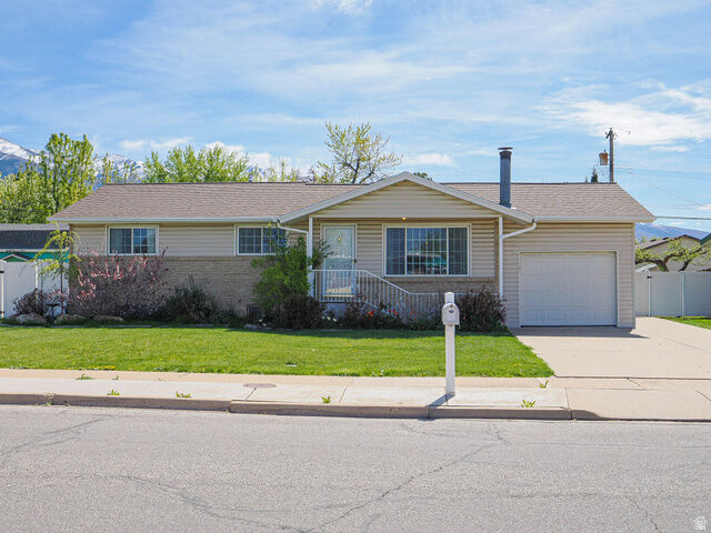 Property Photo:  930 N Amethyst St  UT 84041 
