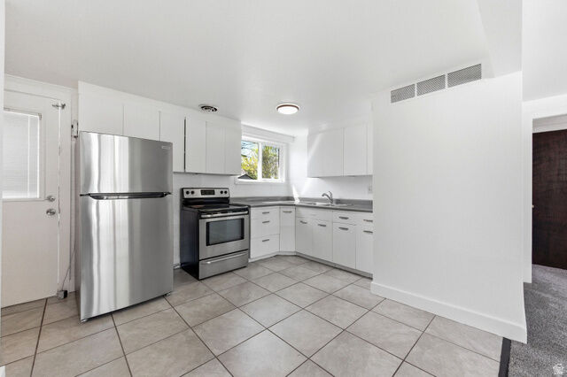 Property Photo:  566 Miller Ave  UT 84041 