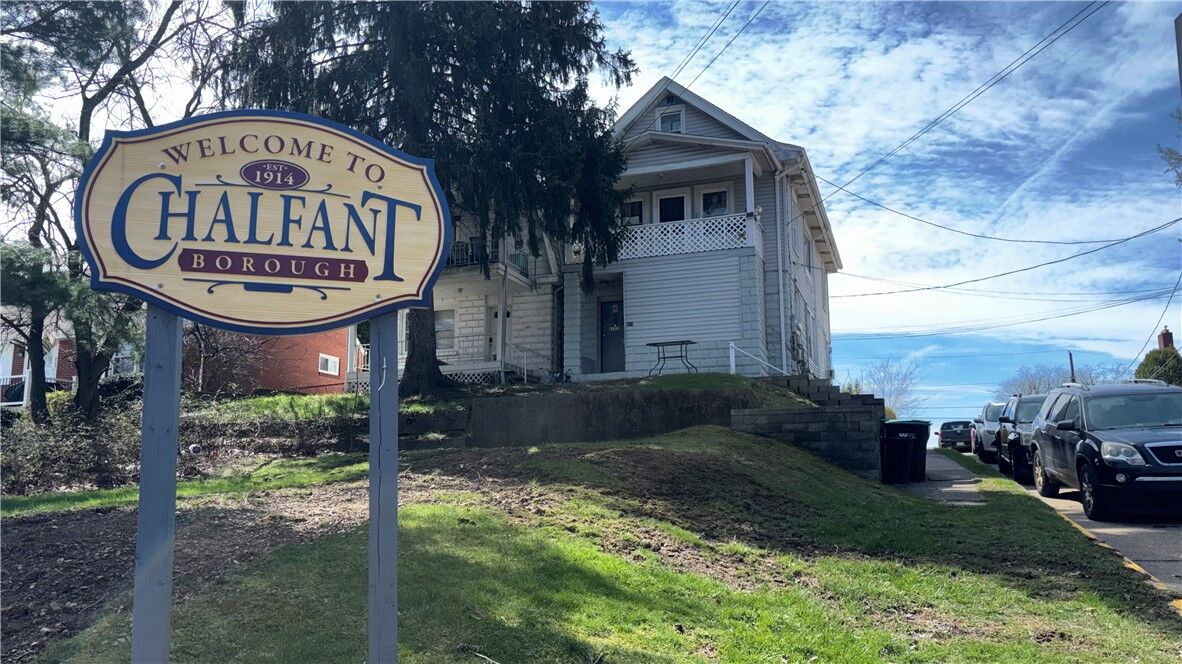 Property Photo:  833 Greensburg Pike  PA 15112 