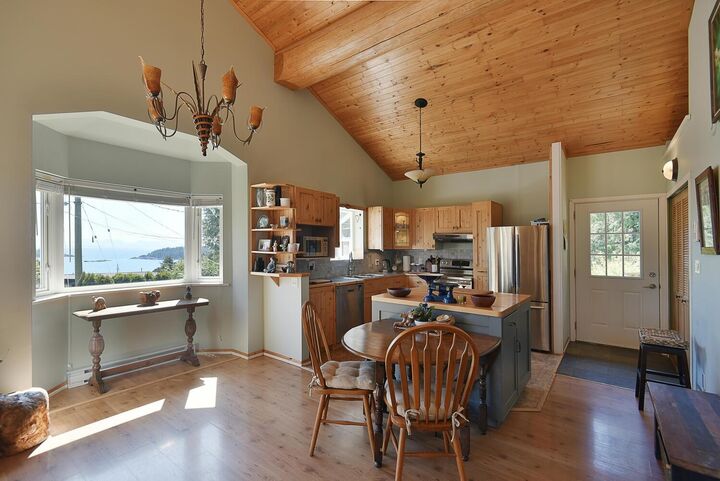 Property Photo: 6508 Lynnwood Court BC V7Z 0S9