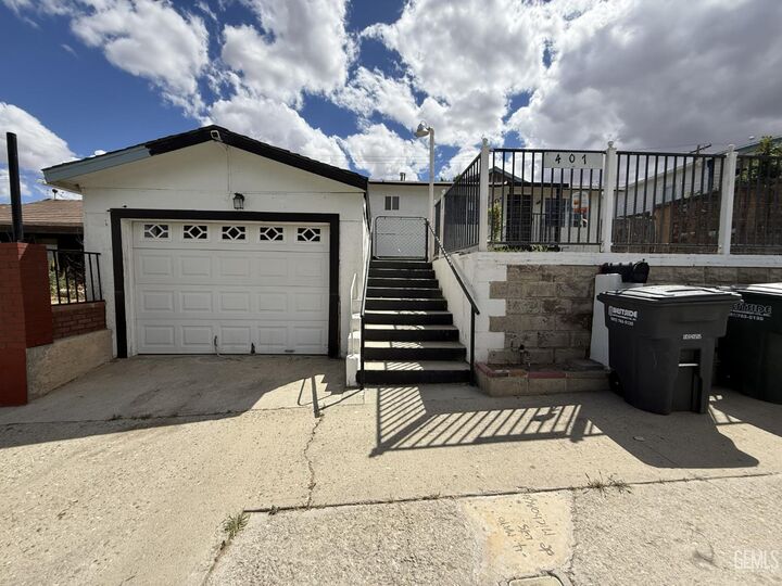 Property Photo:  407 E Street  CA 93268 