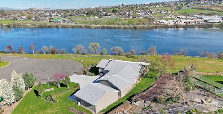 Property Photo:  1515 Lydon Court  WA 99403 