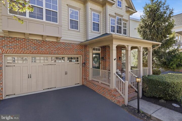 Property Photo: 42787 Chatelain Circle VA 20148