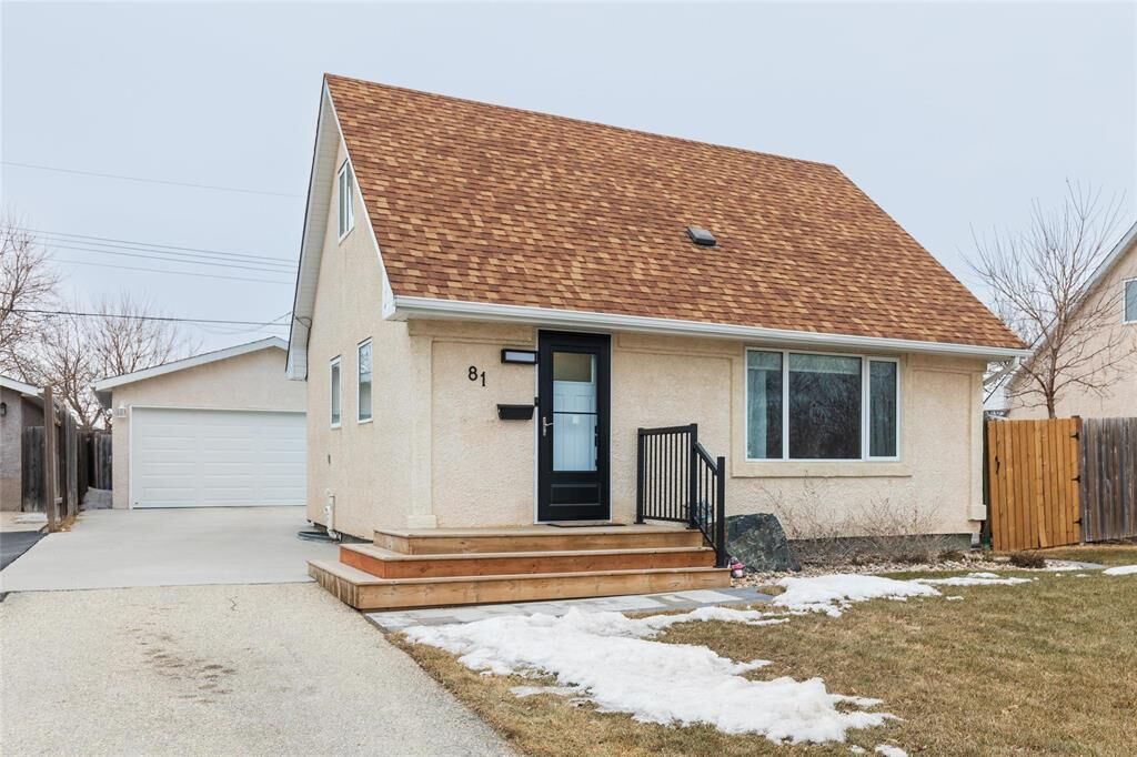 Property Photo:  81 Leicester Square  MB R3J 1C1 