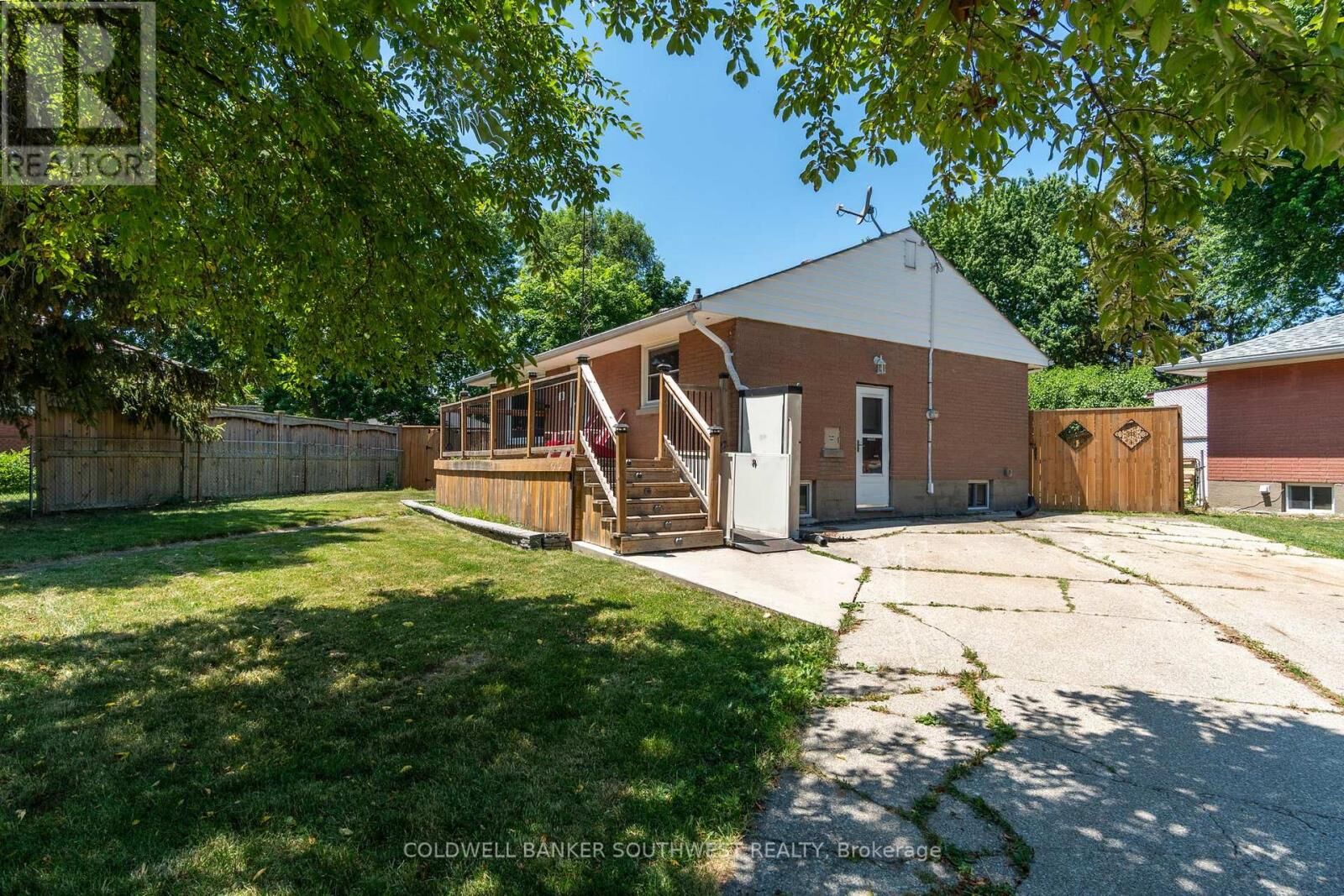 Property Photo: 18 Tweedsmuir Avenue ON N7S 2R8