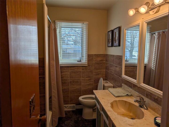 Photo de la propriété:  687 McLeod Avenue  MB R2K 0B6 