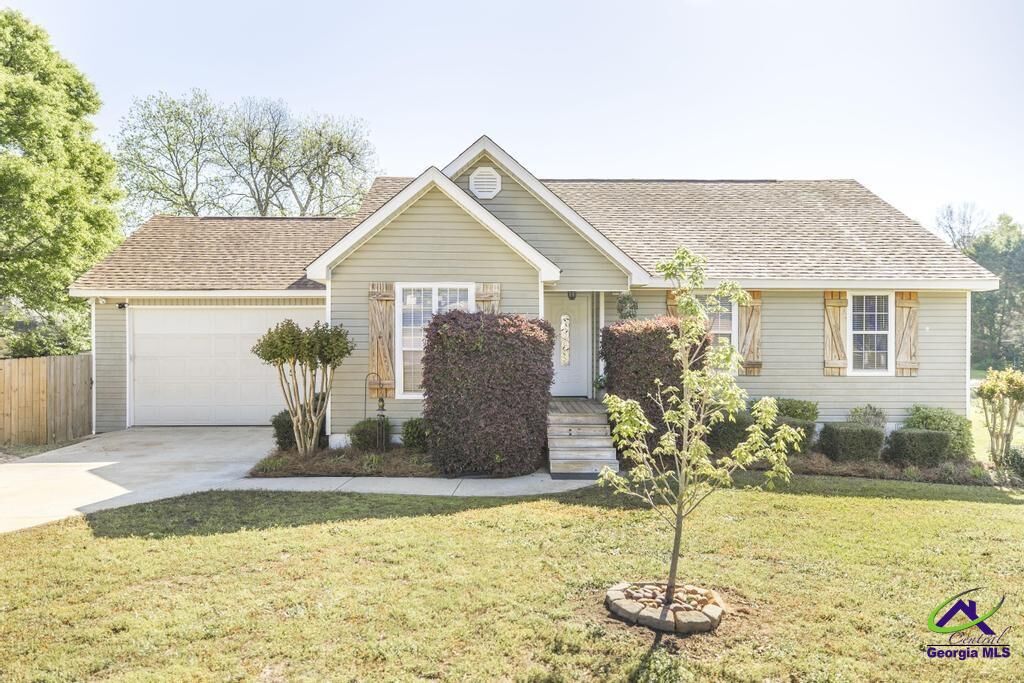 Property Photo: 111 Ashford Park GA 31005