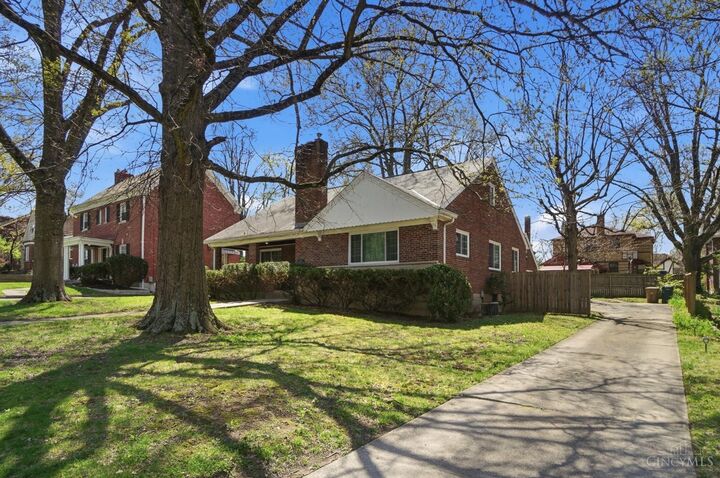 Property Photo:  2753 Werkastle Lane  OH 45211 