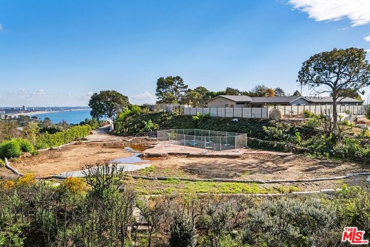 Property Photo:  320 Bellino Dr  CA 90272 