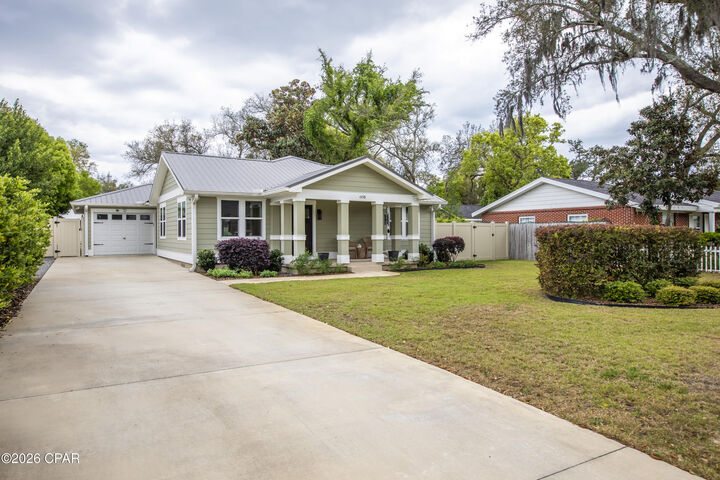 Property Photo: 608 E 2nd Place FL 32401