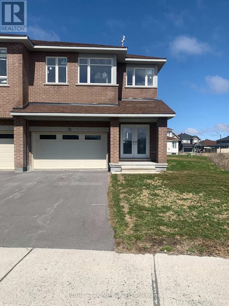 Property Photo:  35 Wylie Way  ON K7C 0C4 