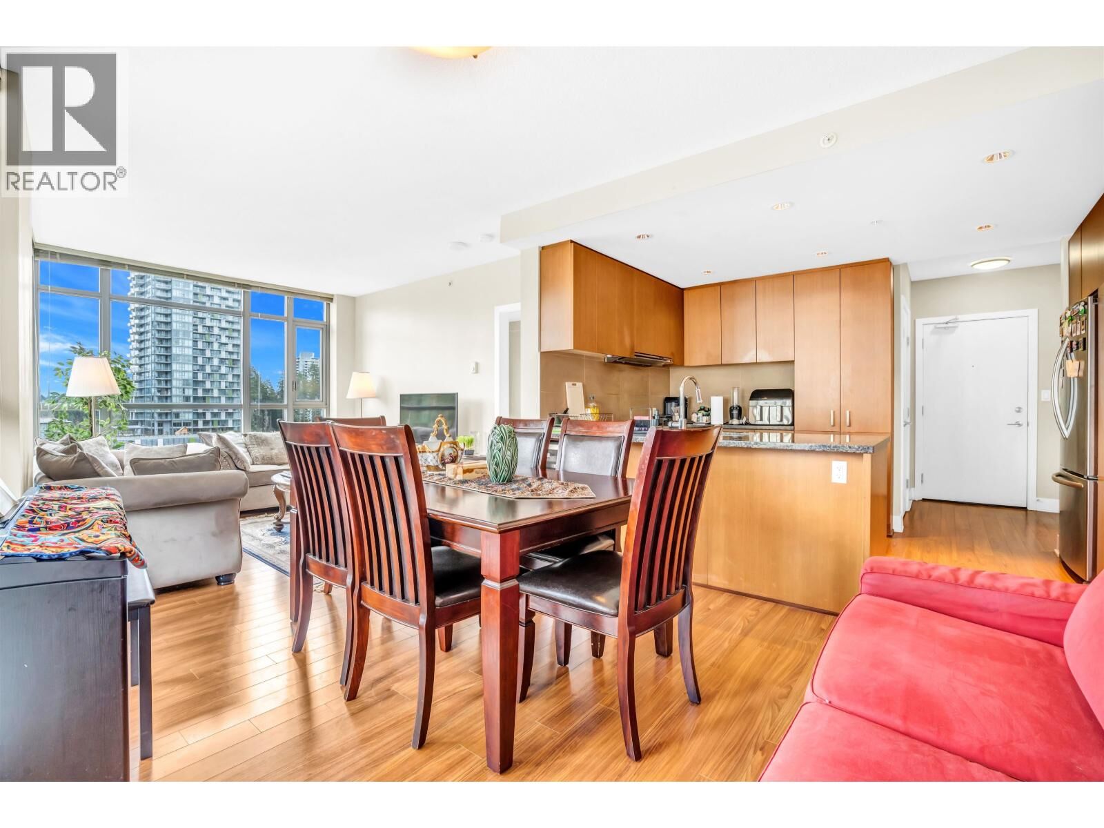 Photo de la propriété:  3008 Glen Drive 1003  BC V3B 0J5 