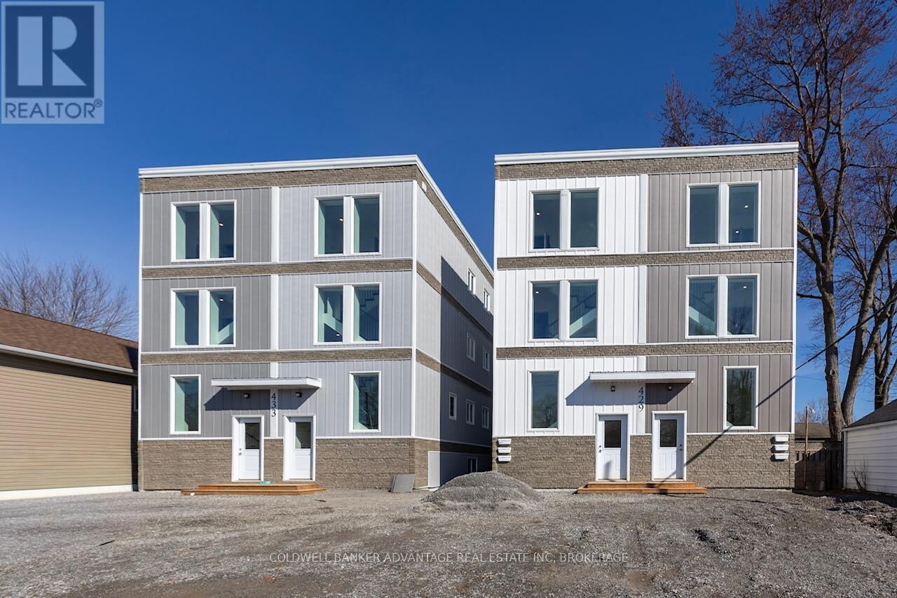 Property Photo:  429 Sugarloaf Street 2  ON L3K 2P3 
