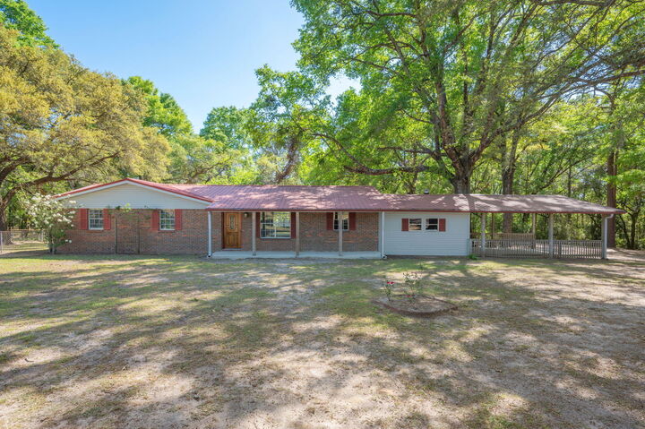 Property Photo: 5630 Buck Ward Road FL 32531