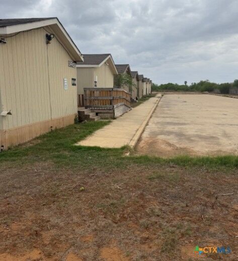 Property Photo: 1100 County Road 4600 TX 78017