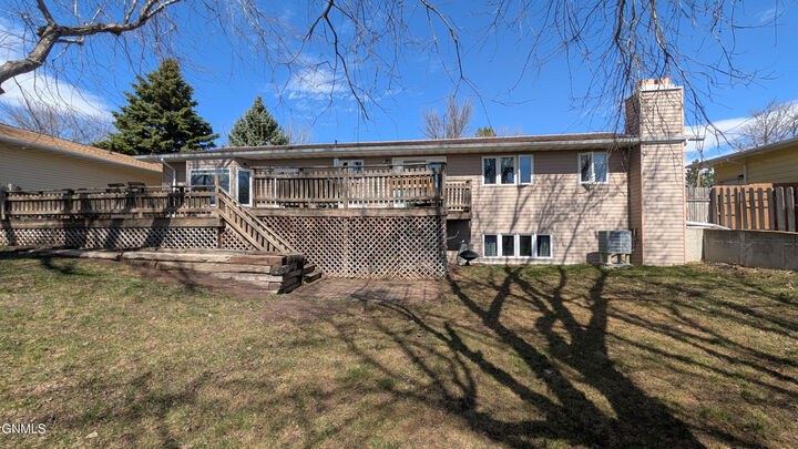 Property Photo:  207 10th Street NW  ND 58523 