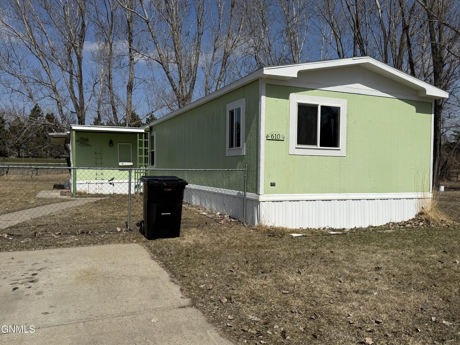 Property Photo:  610 Yorkshire Lane  ND 58504 