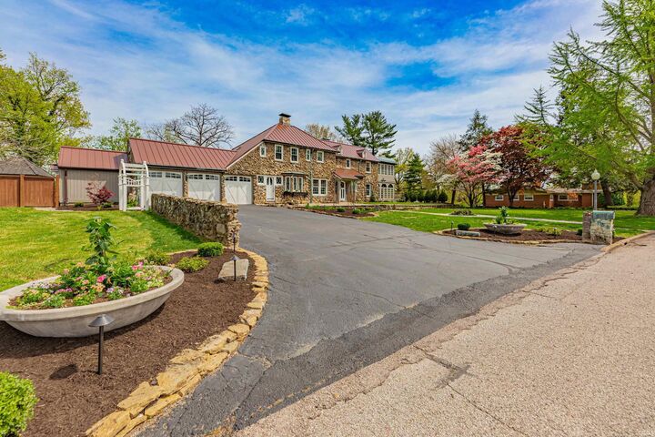 Property Photo:  5709 Spring Lake Drive  IN 47710 