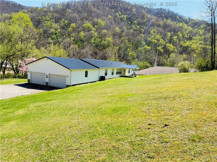 Property Photo:  1 Sugarcamp Road  WV 25110 