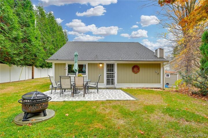 Property Photo:  24 Baldwin Lane  NY 10541 