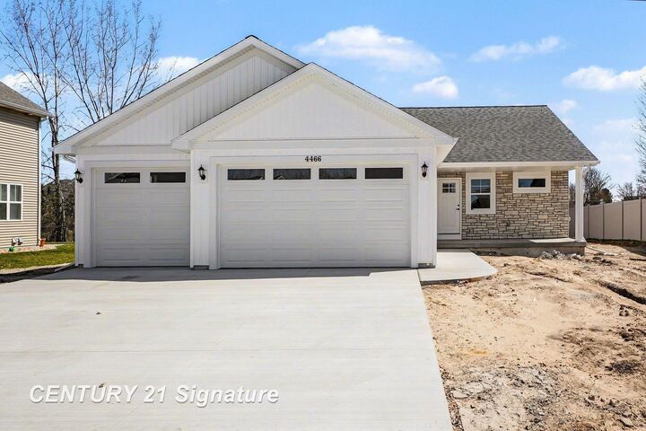 Property Photo:  4466 E Lakecress Drive  MI 48603 