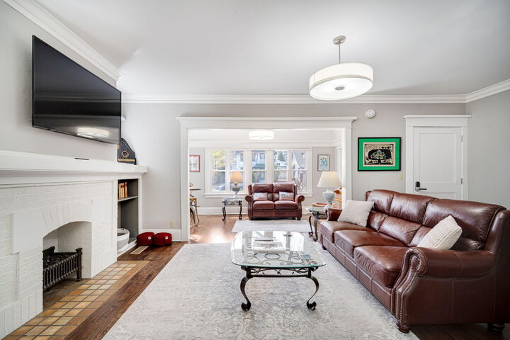 Property Photo:  3924 N Maryland Ave 3926  WI 53211 