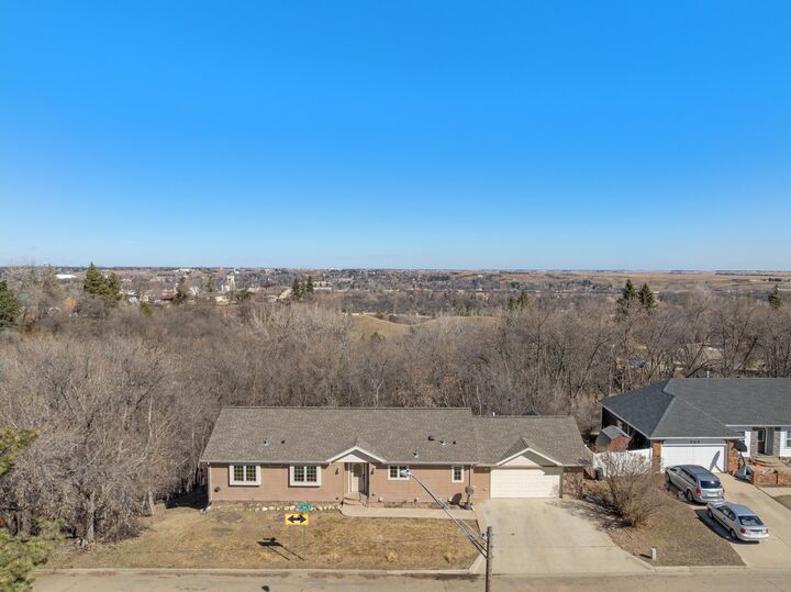 Property Photo:  701 10th Ave SE  ND 58701 