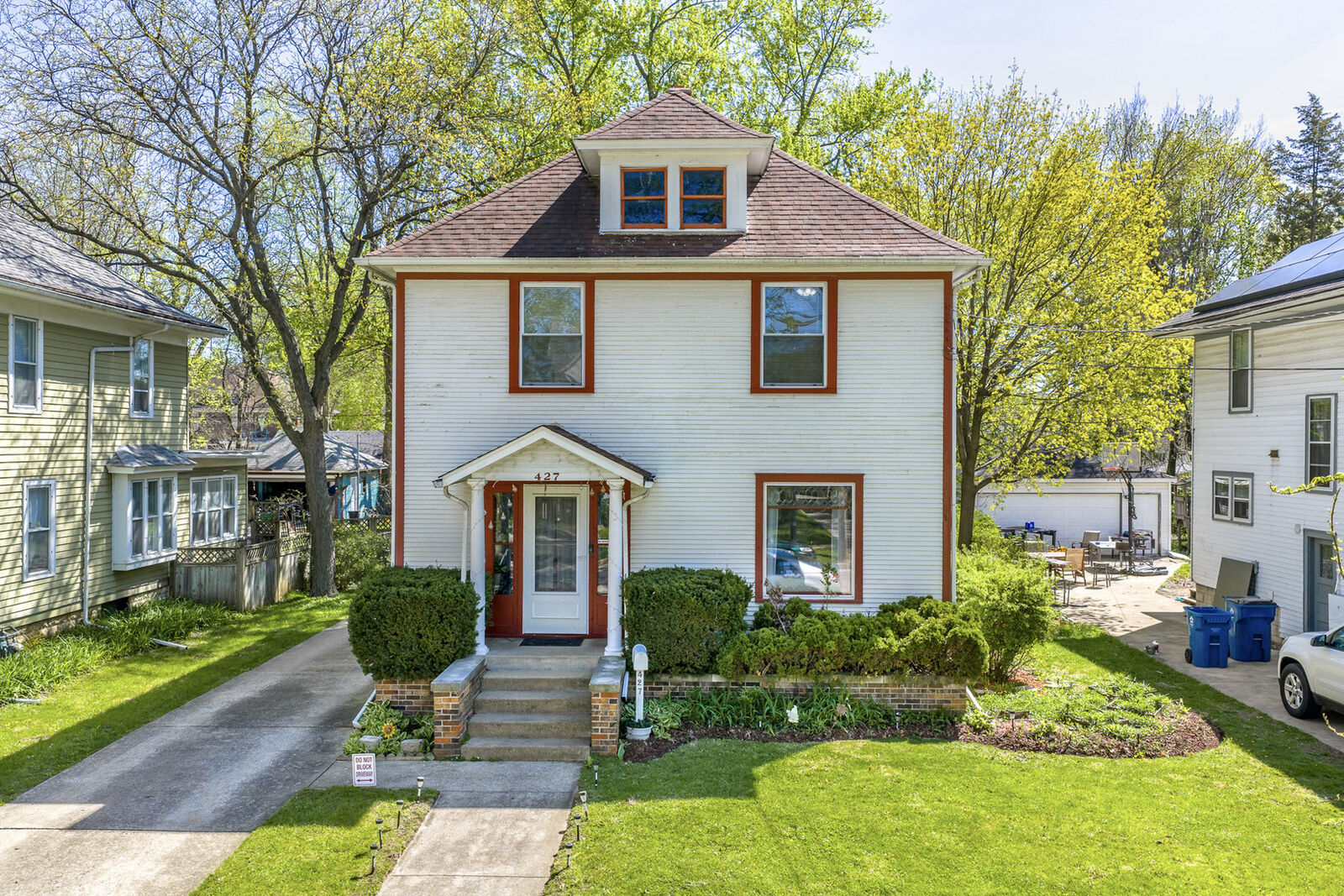 Property Photo:  427 Grand Avenue  IL 60506 