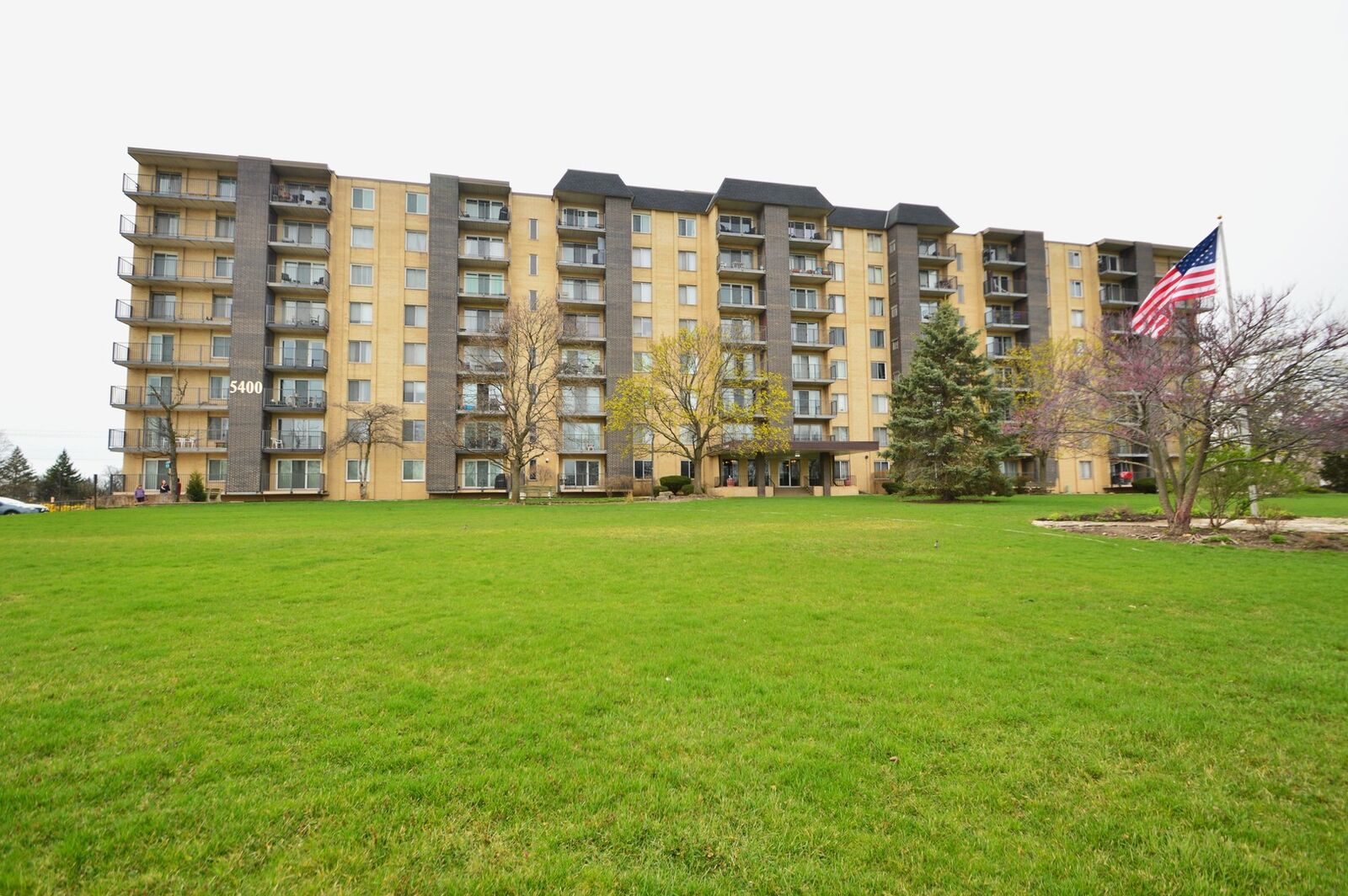 Property Photo:  5400 Walnut Avenue 111  IL 60515 