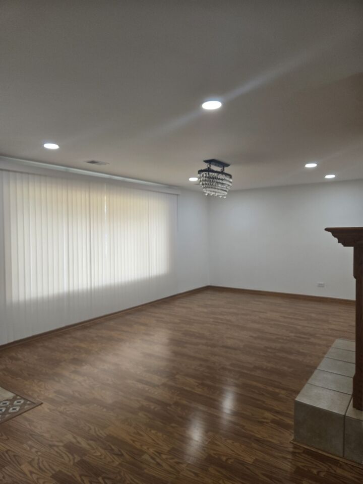 Property Photo:  1832 W Weathersfield Way  IL 60193 