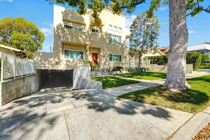 Property Photo: 719 E Tujunga B CA 91501