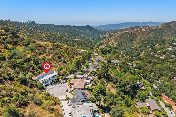Property Photo:  3060 Hollywell  CA 91206 