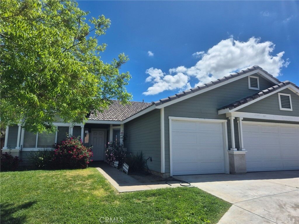 Property Photo:  39434 Obsidian Court  CA 93551 