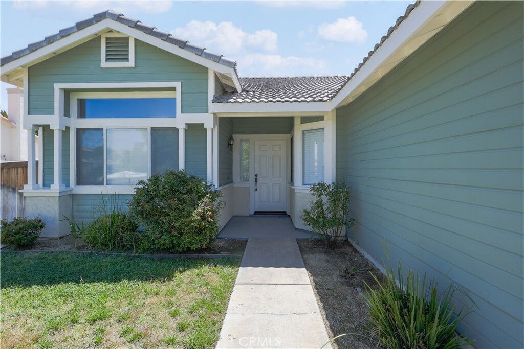 Property Photo:  39434 Obsidian Court  CA 93551 