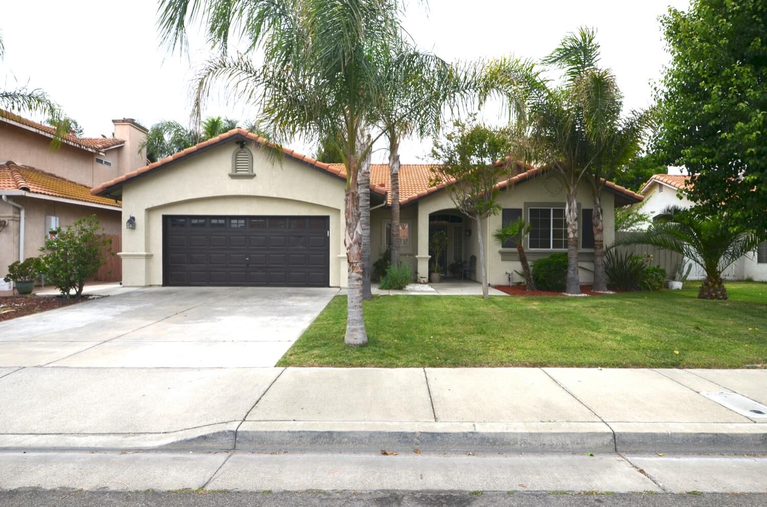 Property Photo: 225 Stonewood Drive CA 93635