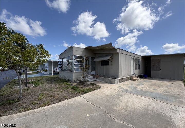 Property Photo:  661 Coral Lane  FL 33917 