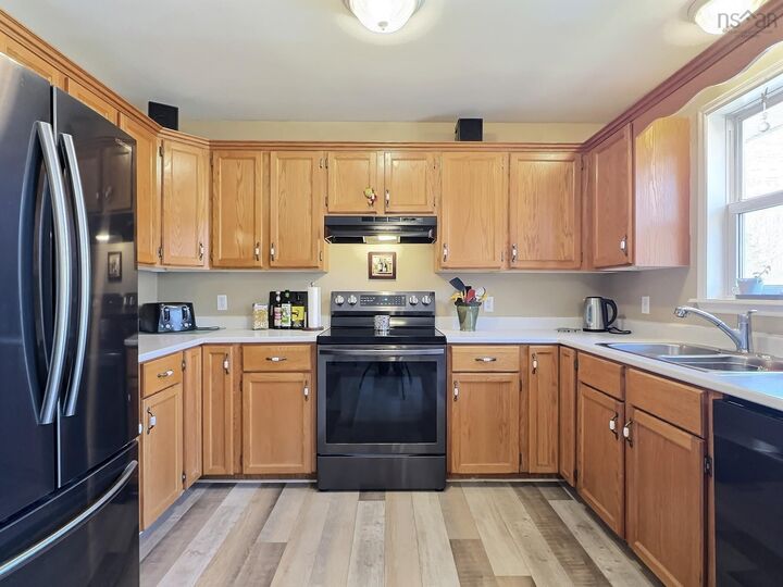 Property Photo: 17 Menlow Court NS B6L 6L9