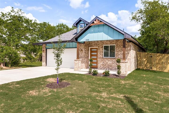 Property Photo:  1329 Arizona Avenue  TX 76104 