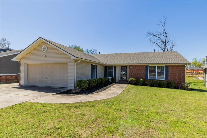 Property Photo:  918 S 25th Street  AR 72758 