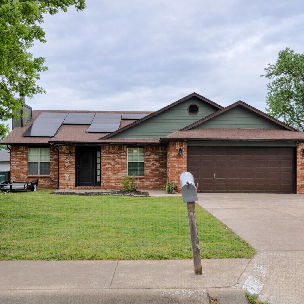 Property Photo:  3807 W Locust Street  AR 72756 