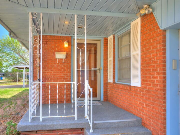 Property Photo:  628 E Bouse Drive  OK 73110 