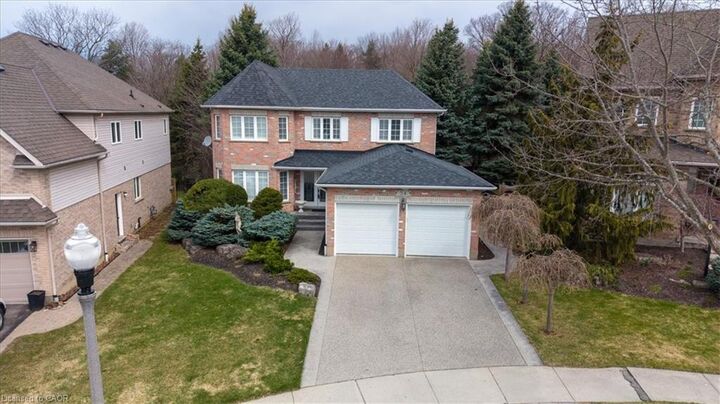 Property Photo: 54 Woodcrest Court ON N2P 2K2